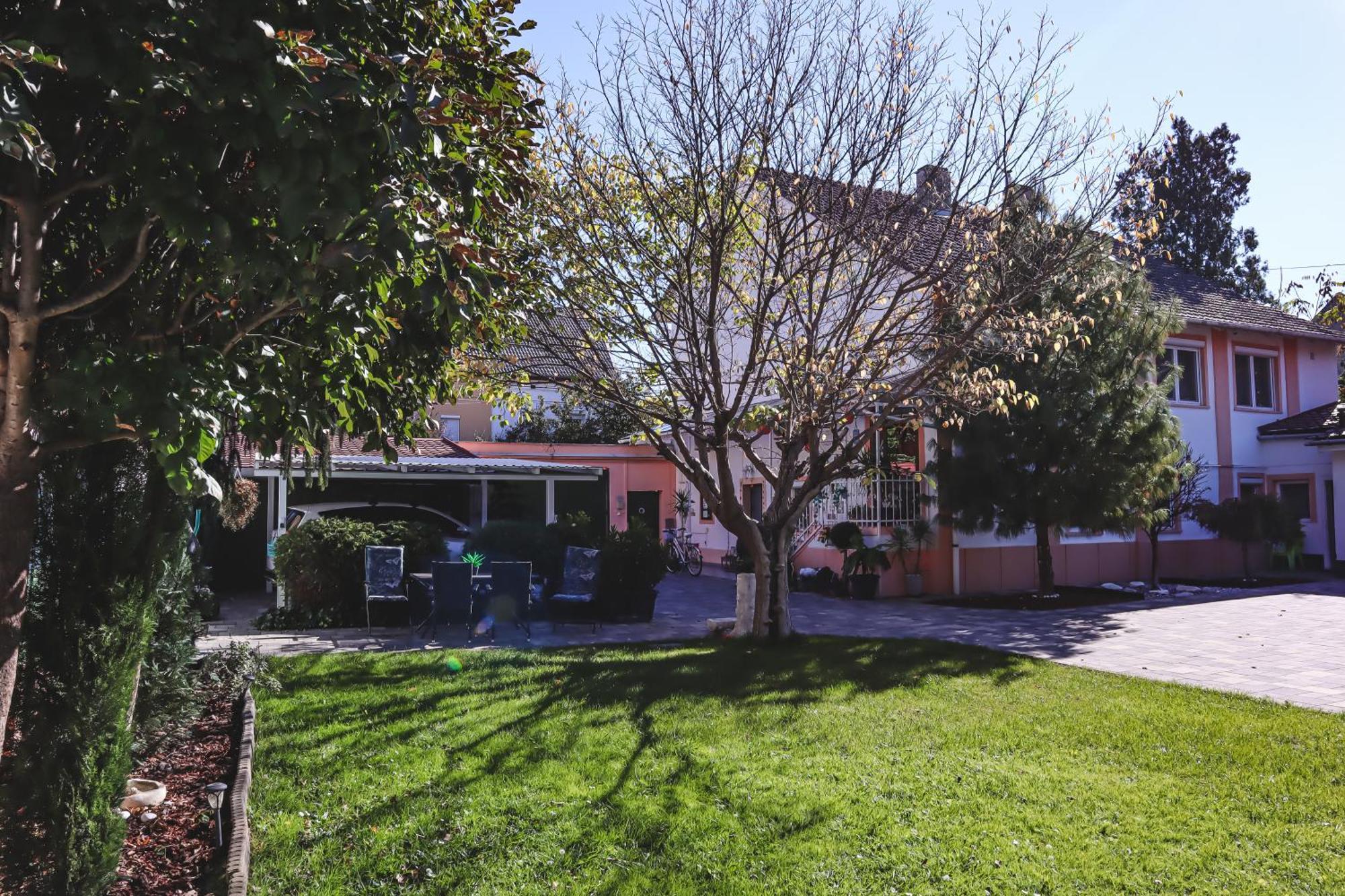 Szivarvany Panzio Segedin Dış mekan fotoğraf